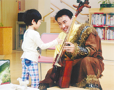 馬頭琴の音色に触れる 市が尾の保育園児ら | 青葉区 | タウンニュース 