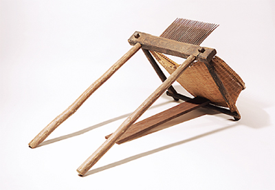 千歯こき　千歯こぎ　農具　古民具　古道具　フラワーベース　ガーデニング 市歴史博物館 企画展 千歯こきのルーツを辿る 1月26日から | 都筑区