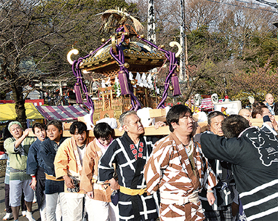 折本巡る 伝統の神輿