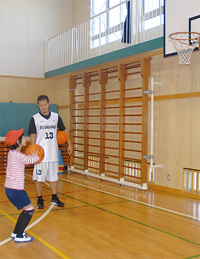 山田選手がバスケ指導