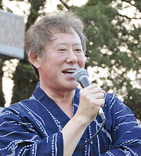 あいさつする吉田院長