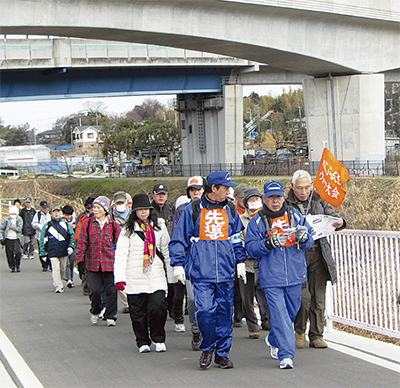 ７００人が徒歩で江ノ島へ