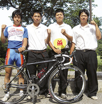 インターハイに出場する上松君、野島君、 鈴木君、面手君（右から）