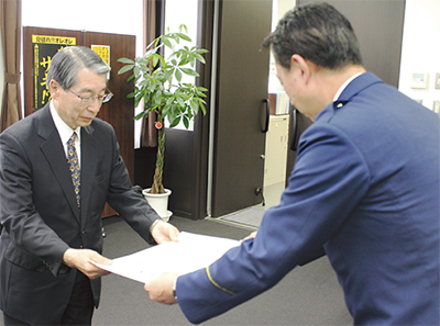 蜂谷南 詐欺注意」院内で 南共済病院に感謝状 | 金沢区・磯子区 ...