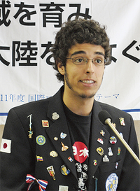 しっかりとした日本語で感謝の気持ちをスピーチしたホドリゴ君