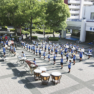 マーチングが祭りに登場