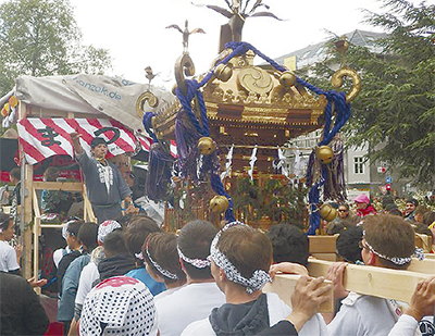 春日神社の神輿が海外へ