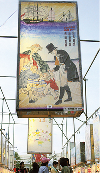名物の絵どうろうが会場を華やかにする