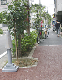 計画では石どうろうを設置（写真は段ボールの試作品）