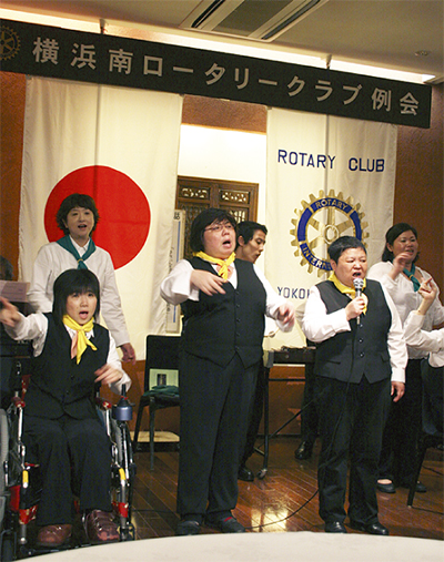 手話に歌声乗せて