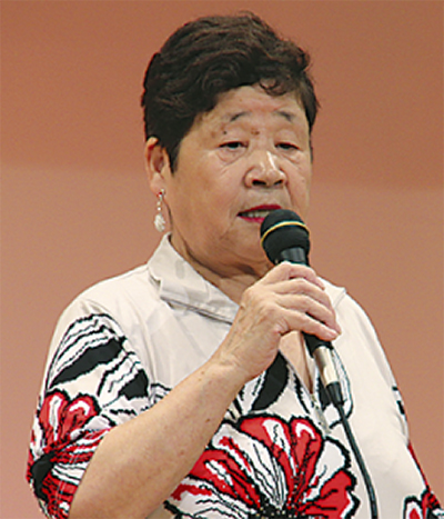 のど自慢が元気に熱唱