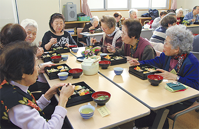 みんなで食事35年
