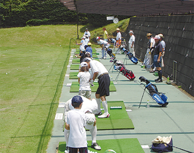 小学生にゴルフレッスン
