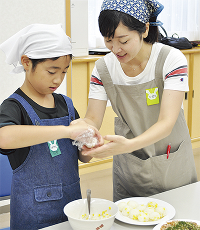 親子で料理に挑戦
