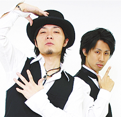 橋上で音楽フェス