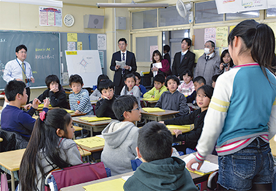 公開授業に教諭ら300人