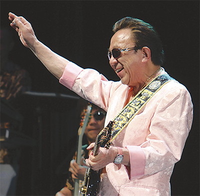 ｢エレキの神様｣観客魅了