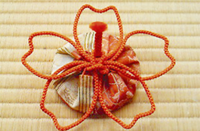 アクセサリーを華やかに