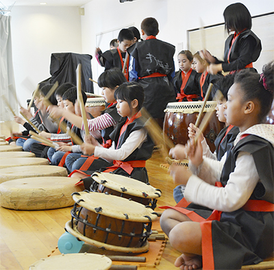 「家族のステージ」に喝采