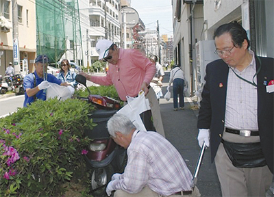 270人で吸い殻拾い