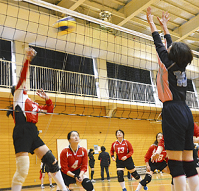 「ママさんバレー」で熱戦