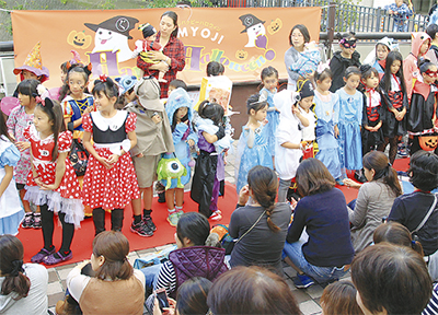 商店街舞台に仮装