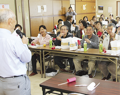 クイズ、体操で元気に