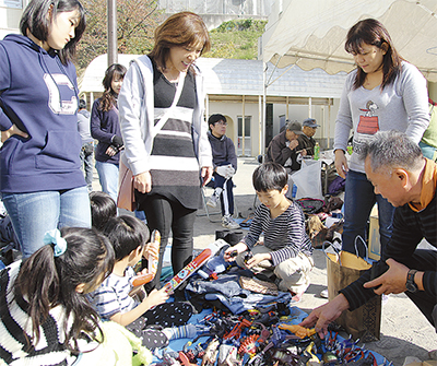 屋台･踊りで結束強める