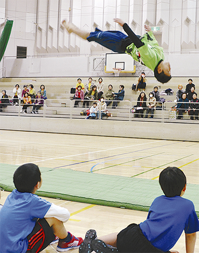 現役選手の連続技に沸く