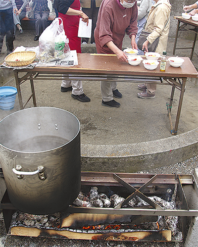 ｢ベンチ型かまど｣で訓練