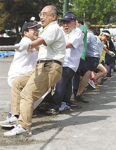 初夏の陽気 運動で汗流す