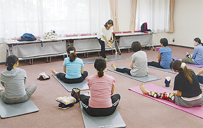 ヨガ･座談会で安産学ぶ