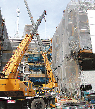 新区庁舎完成 １カ月遅れ