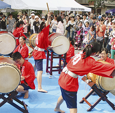 夏休み告げる夜店