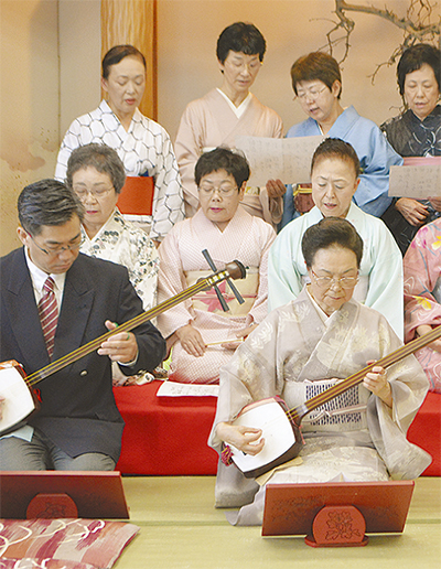 心和む「小さな歌」響く