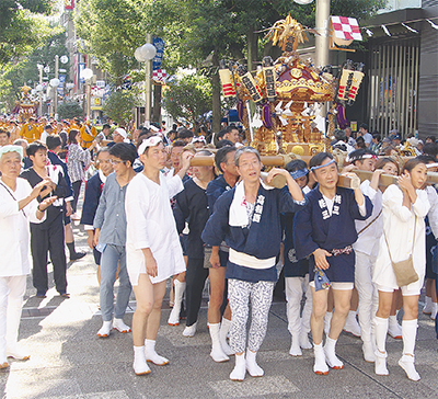 勇壮なみこし40基