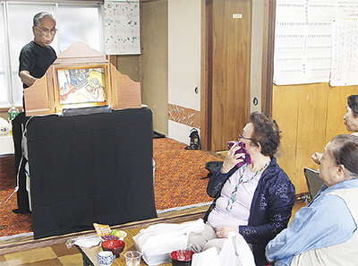 父が演じる娘の紙芝居