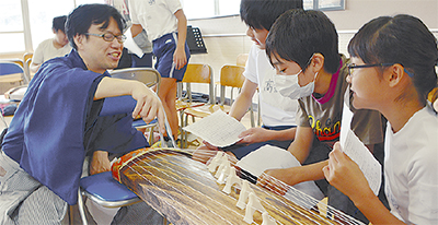 ６年生が「箏」体験