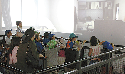 市施設で児童減災行動訓練