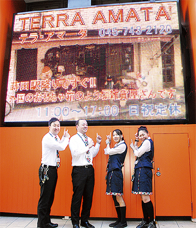 店外モニターで地域活性化を