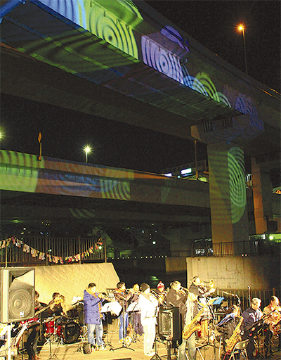 光の舞台で音楽を