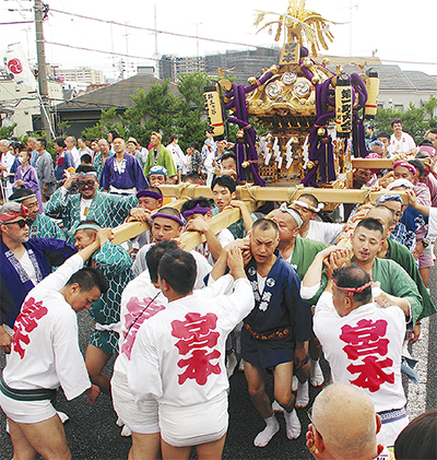 住吉神社に神輿集結