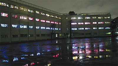 ｢ステンドグラス｣校舎彩る