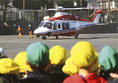 清水ヶ丘公園にヘリ