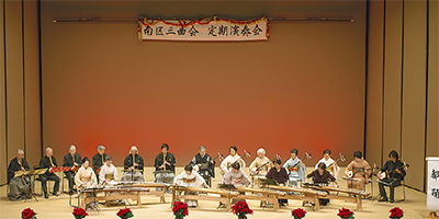 伝統音楽で観客魅了