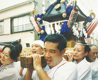 勇壮な神輿は今回も健在