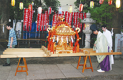 笠䅣（のぎ）稲荷神社で例大祭