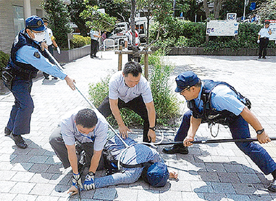 宮崎台駅でテロ対策訓練