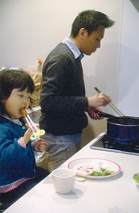 見世さんの作品。妻を気遣い、休日は夫が料理に励む