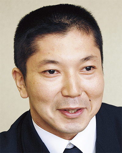 10月に開かれた「山口国体」弓道近的成人男子の部で優勝したメンバーで